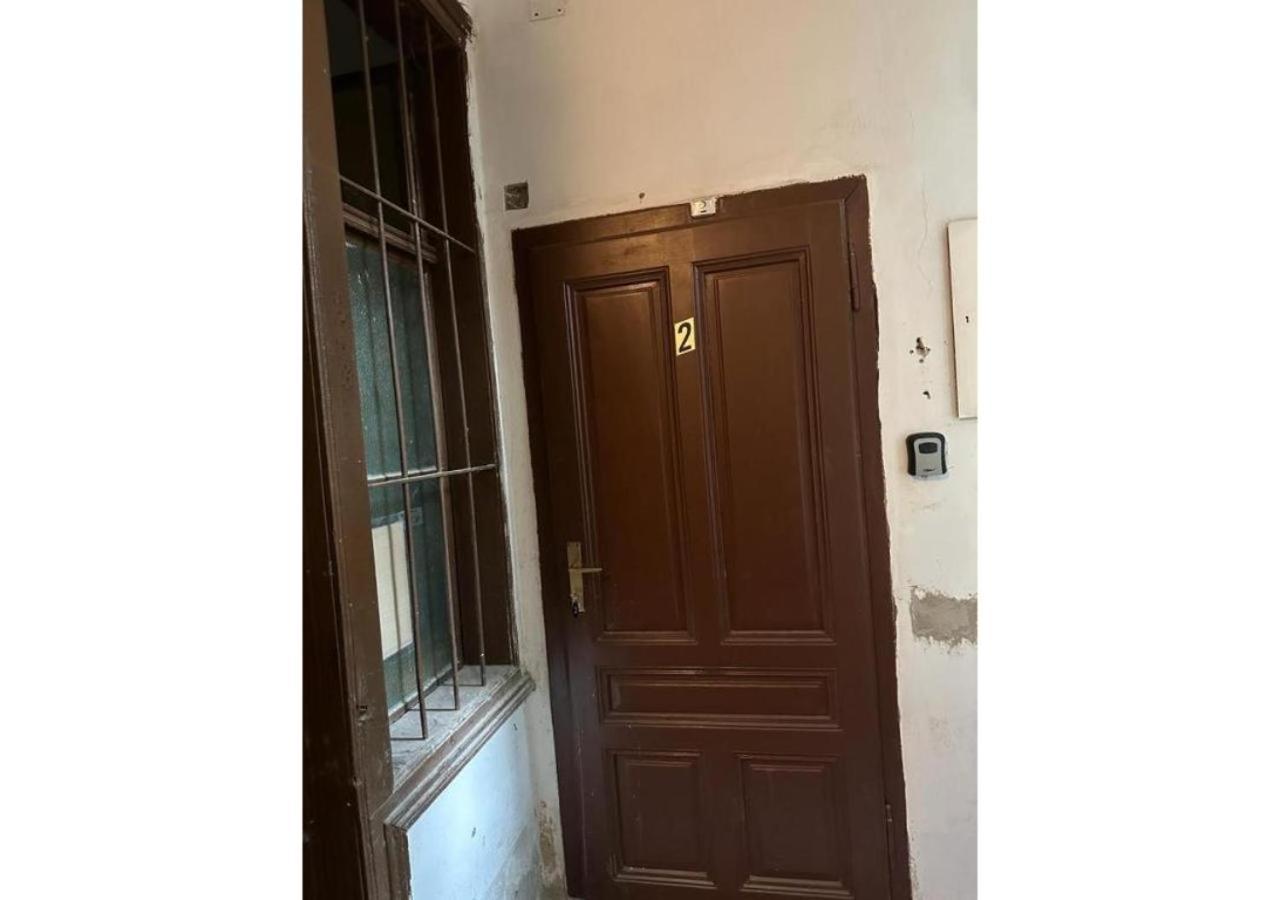 Apartment Spacious Apartment, 3 Min To U6 Metro