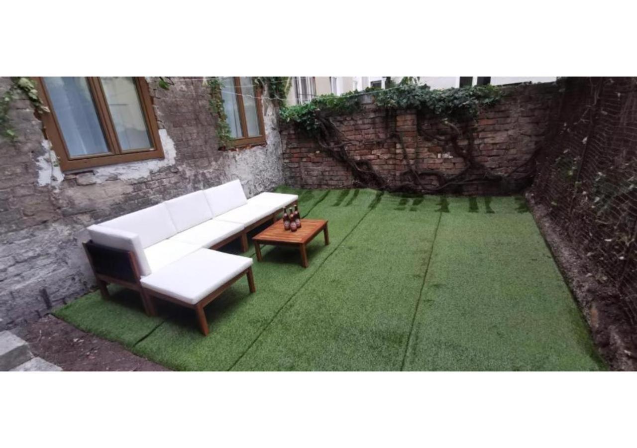 Spacious Apartment, 3 Min To U6 Metro Apartment *