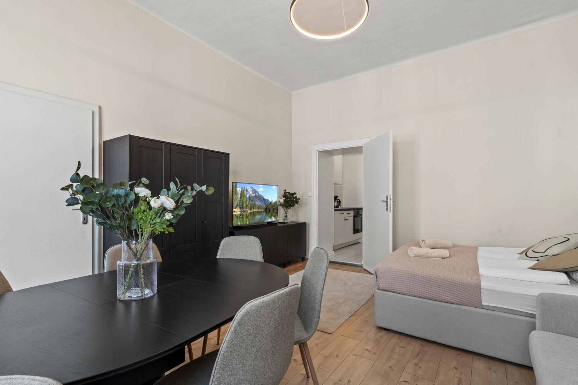 Apartment Spacious Apartment, 3 Min To U6 Metro Vienna