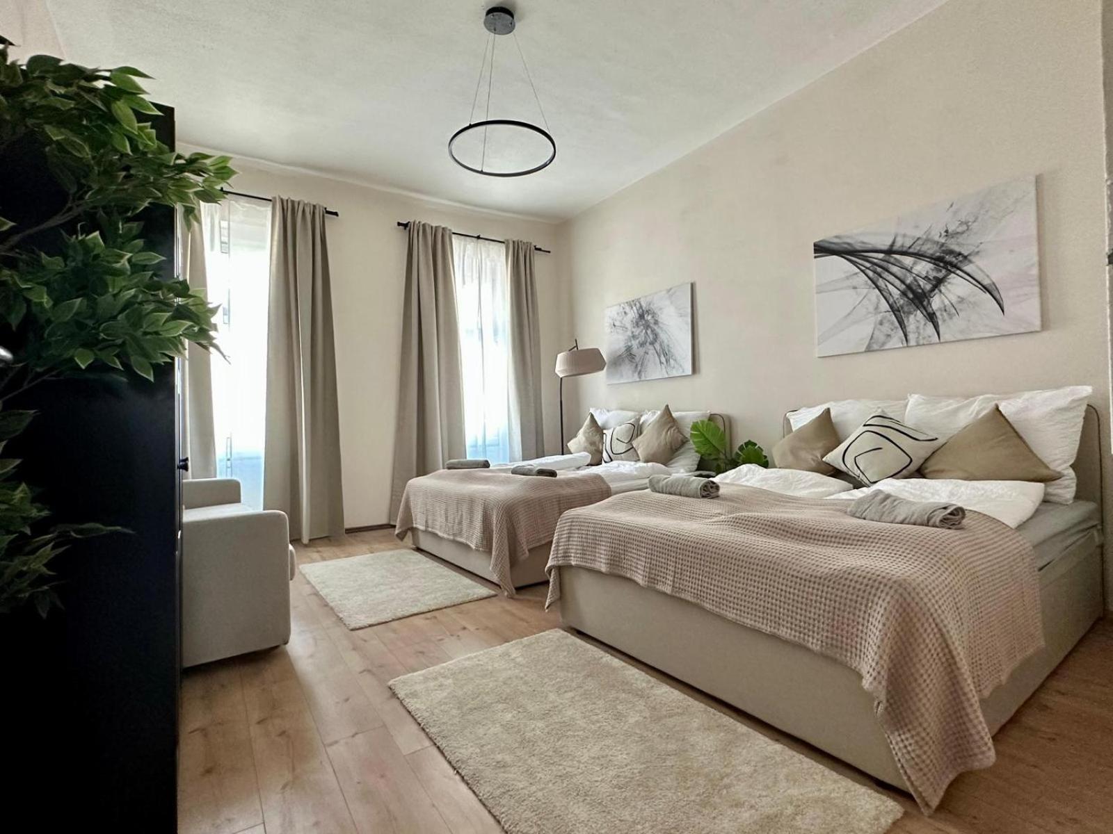 Spacious Apartment, 3 Min To U6 Metro Vienna