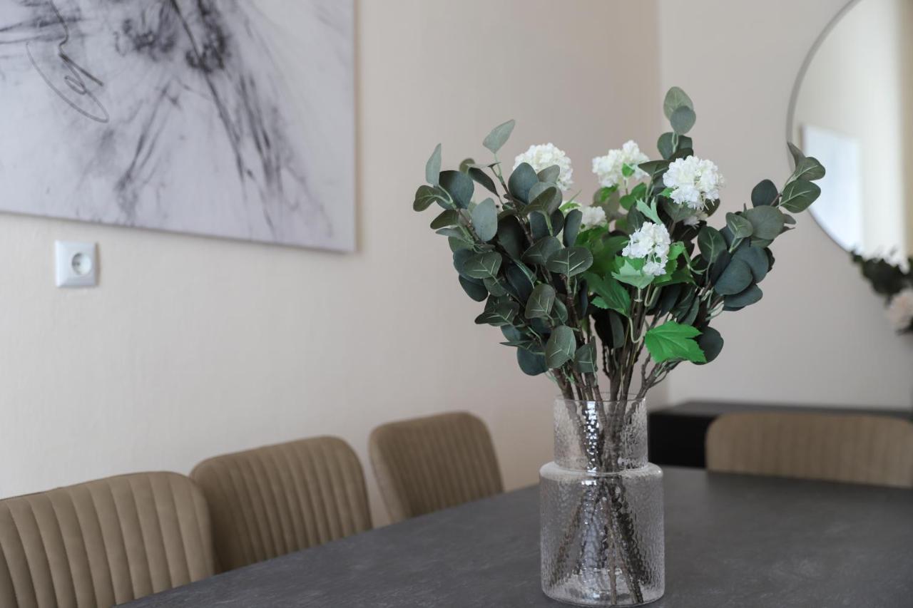 Spacious Apartment, 3 Min To U6 Metro * Wien