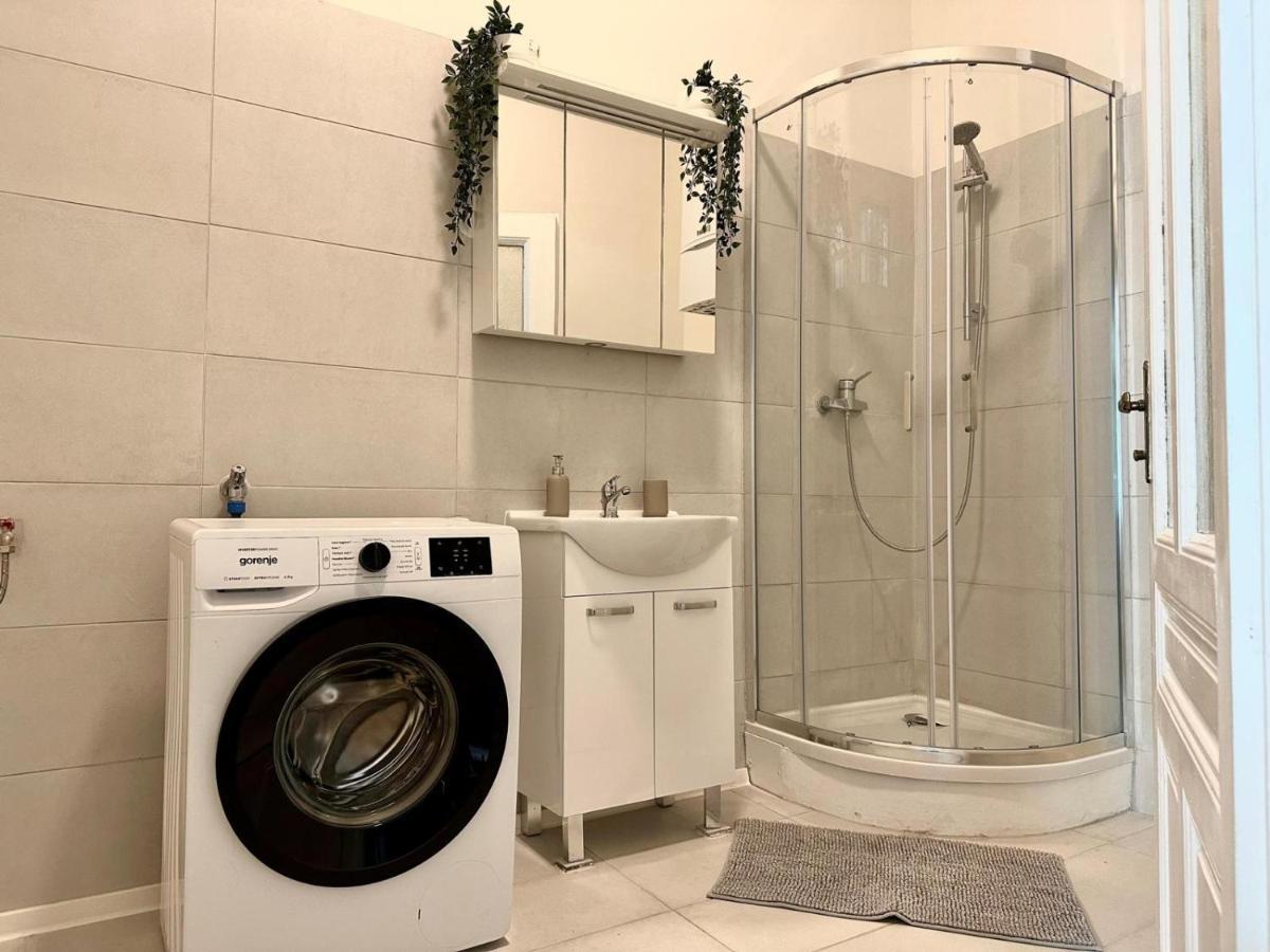 Apartment Spacious Apartment, 3 Min To U6 Metro Wien